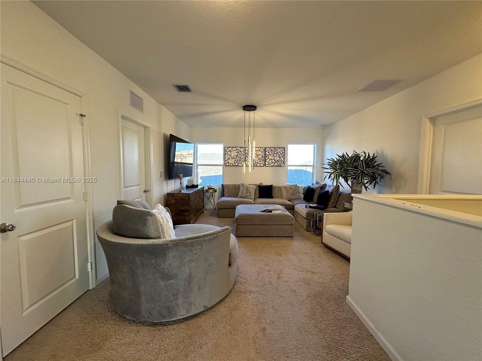 Active With Contract: $699,000 (6 beds, 4 baths, 2944 Square Feet)