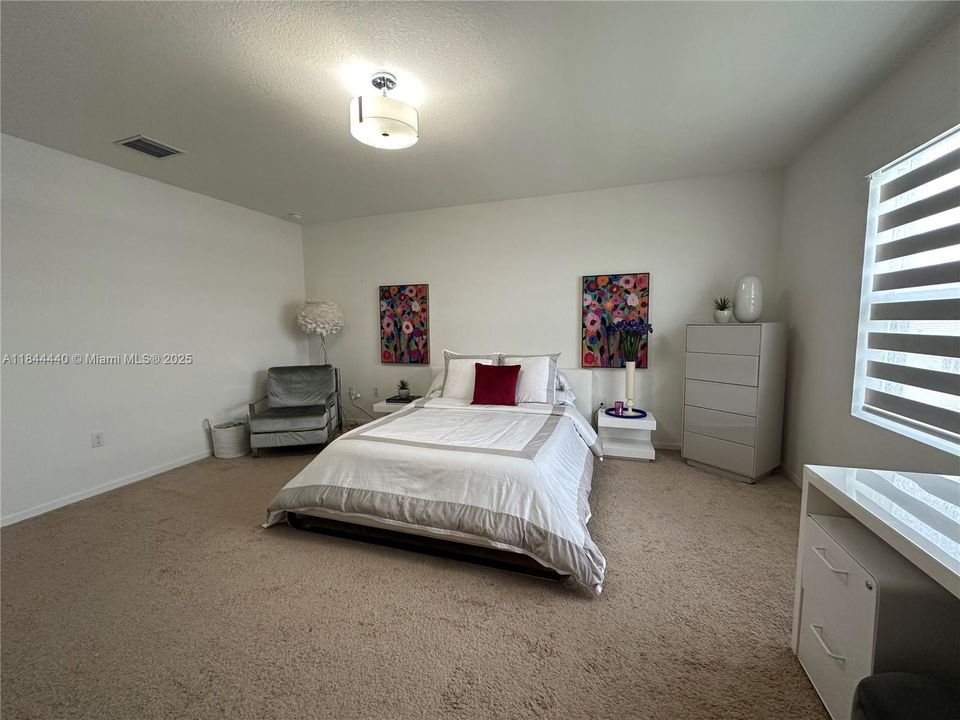 Active With Contract: $699,000 (6 beds, 4 baths, 2944 Square Feet)