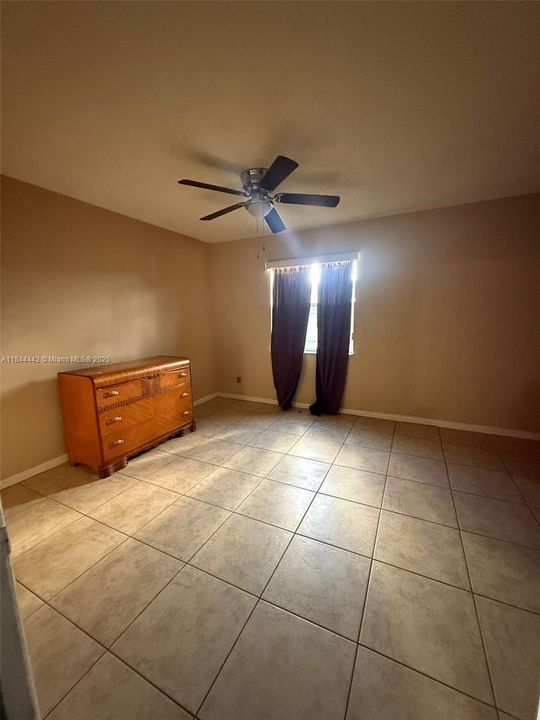 Vendido Recientemente: $360,000 (3 camas, 2 baños, 1287 Pies cuadrados)