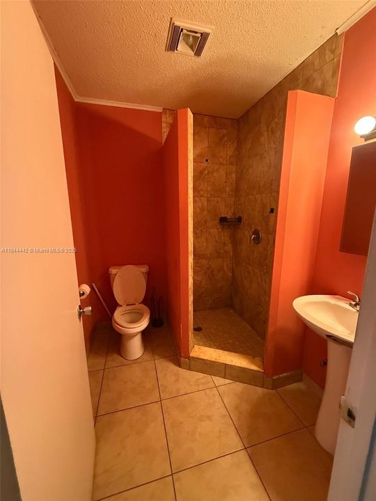 Vendido Recientemente: $360,000 (3 camas, 2 baños, 1287 Pies cuadrados)
