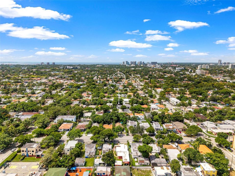 Недавно продано: $1,350,000 (4 спален, 3 ванн, 1805 Квадратных фут)