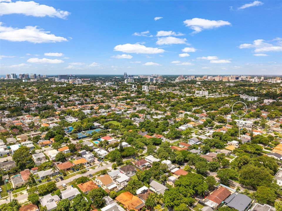 Недавно продано: $1,350,000 (4 спален, 3 ванн, 1805 Квадратных фут)