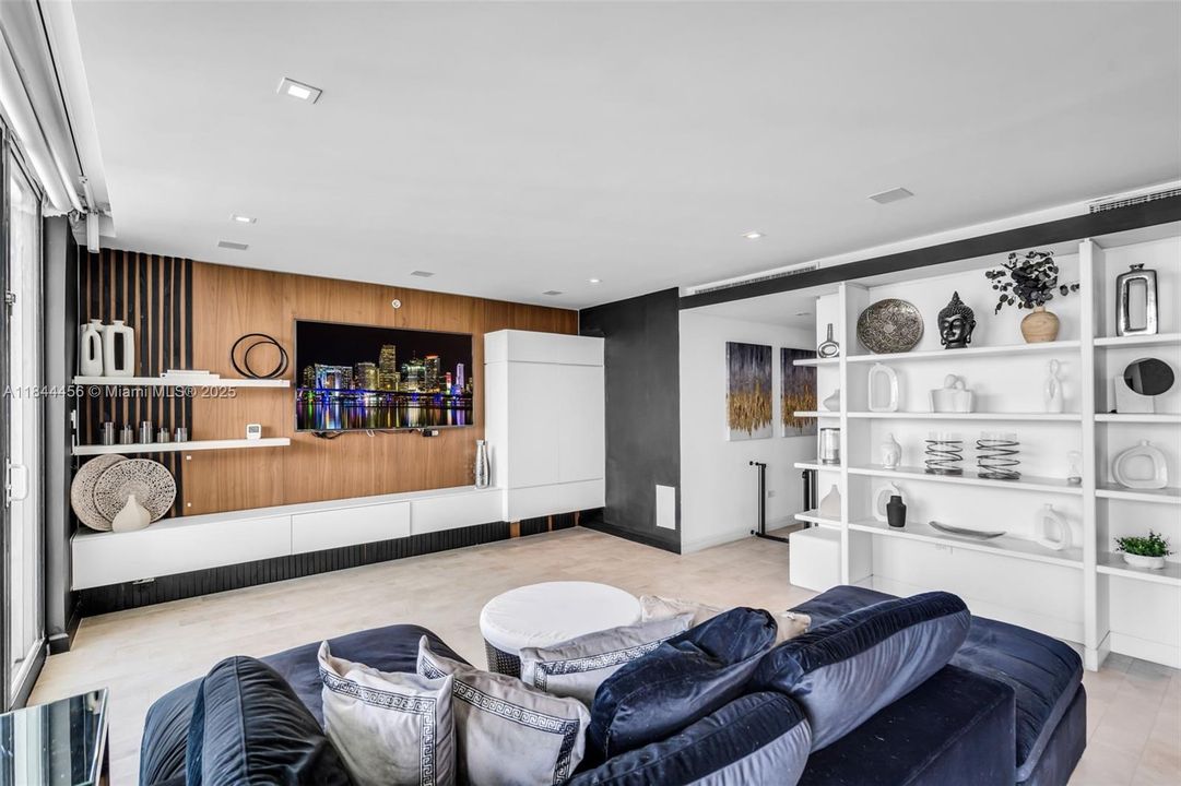 待售: $3,900,000 (6 贝兹, 7 浴室, 6526 平方英尺)