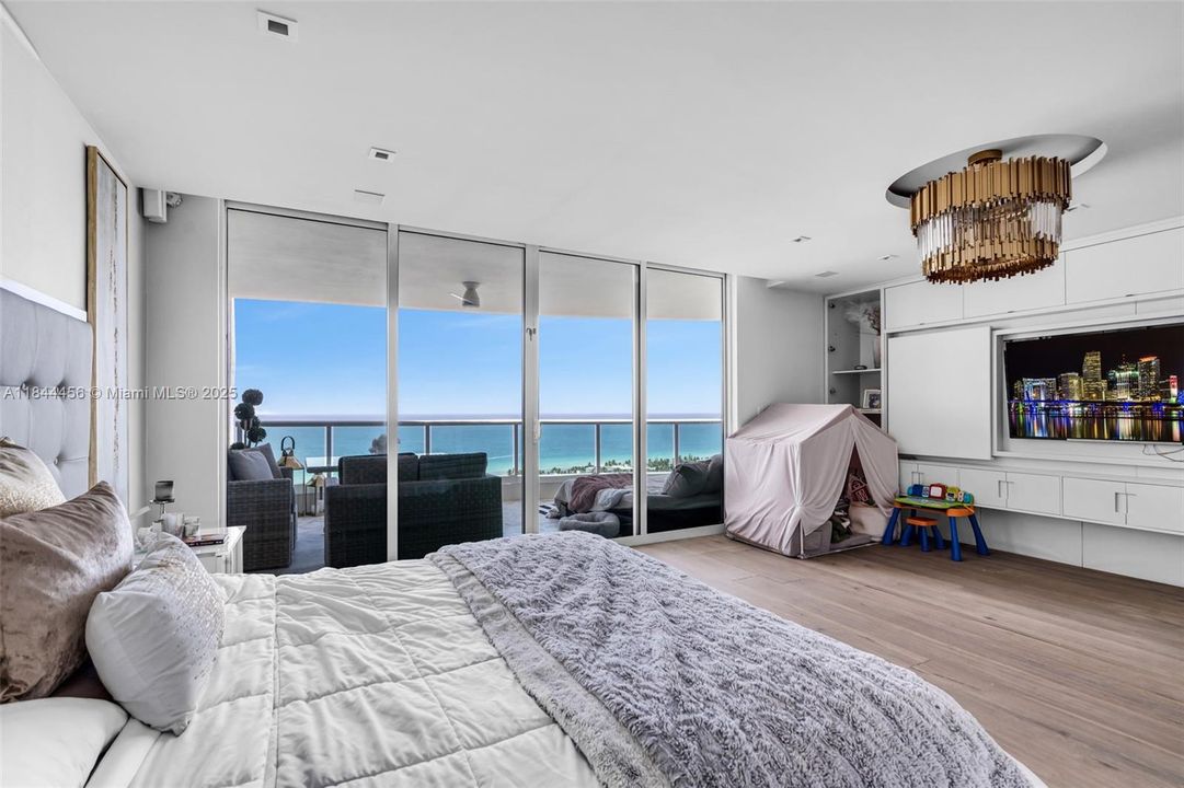 待售: $3,900,000 (6 贝兹, 7 浴室, 6526 平方英尺)