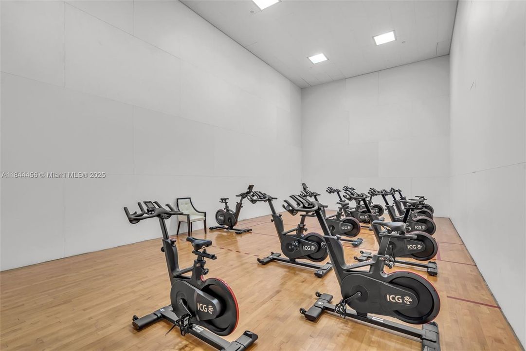 待售: $3,900,000 (6 贝兹, 7 浴室, 6526 平方英尺)