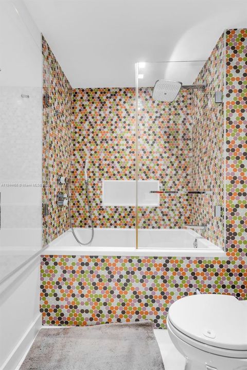 待售: $3,900,000 (6 贝兹, 7 浴室, 6526 平方英尺)