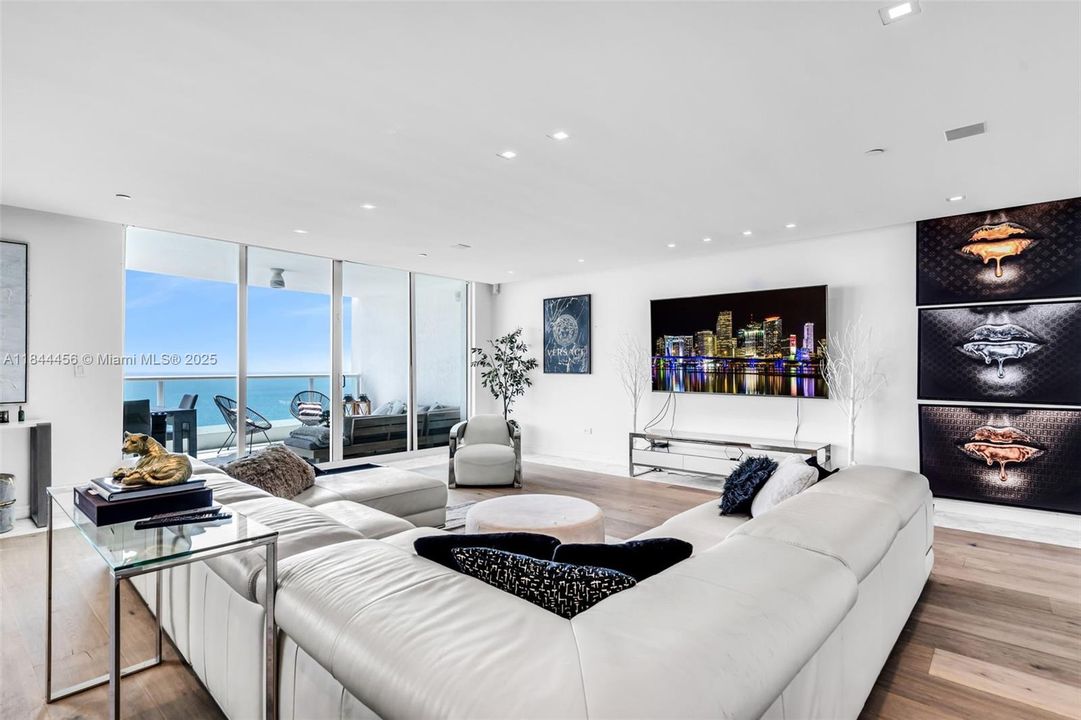 待售: $3,900,000 (6 贝兹, 7 浴室, 6526 平方英尺)