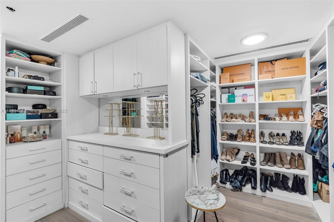 待售: $3,900,000 (6 贝兹, 7 浴室, 6526 平方英尺)