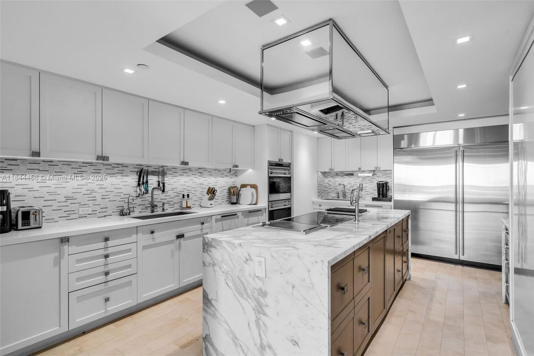 待售: $3,900,000 (6 贝兹, 7 浴室, 6526 平方英尺)