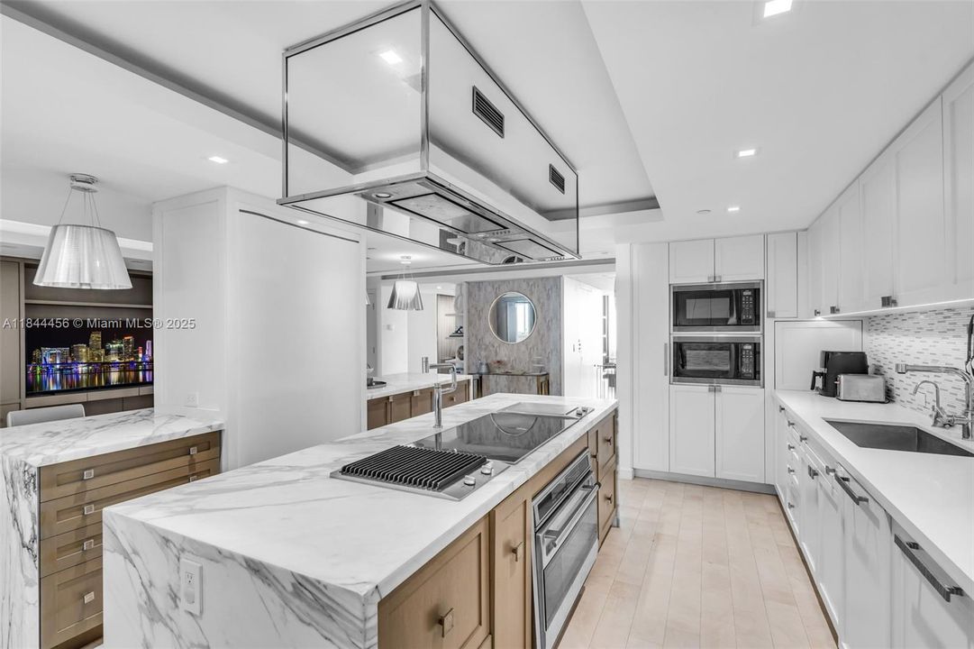 待售: $3,900,000 (6 贝兹, 7 浴室, 6526 平方英尺)