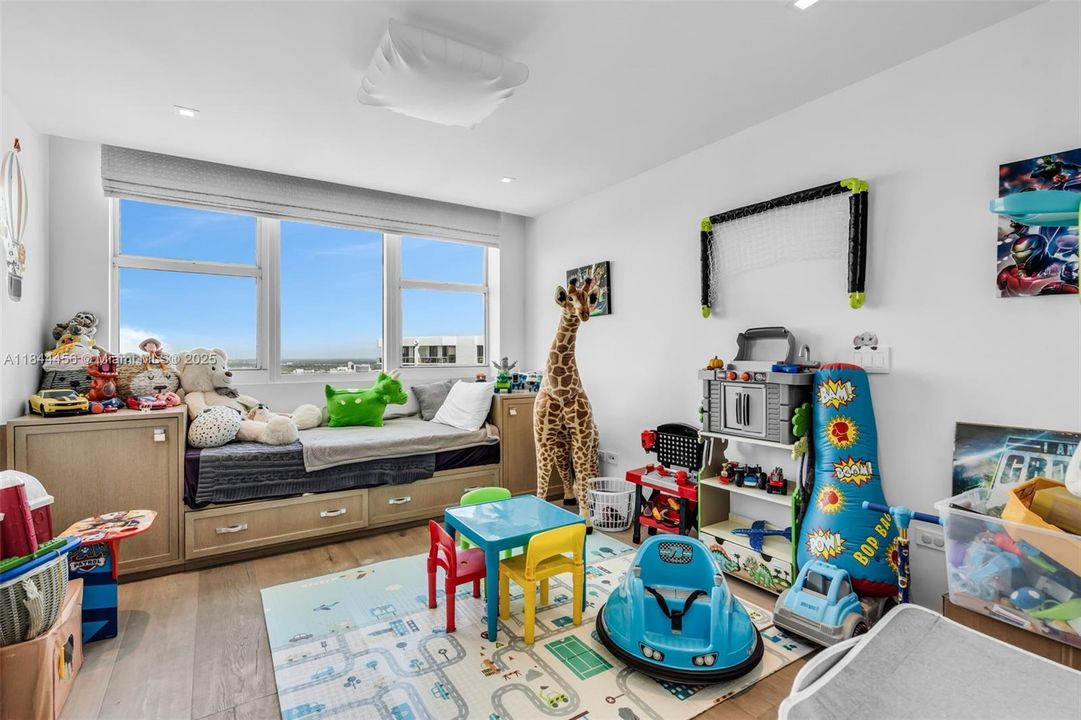 待售: $3,900,000 (6 贝兹, 7 浴室, 6526 平方英尺)