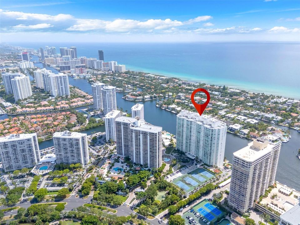 待售: $3,900,000 (6 贝兹, 7 浴室, 6526 平方英尺)