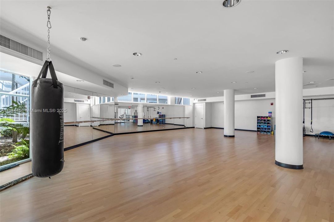 待售: $3,900,000 (6 贝兹, 7 浴室, 6526 平方英尺)