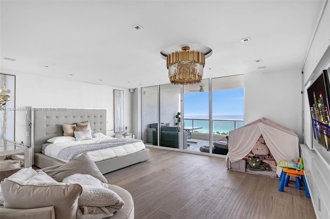 待售: $3,900,000 (6 贝兹, 7 浴室, 6526 平方英尺)