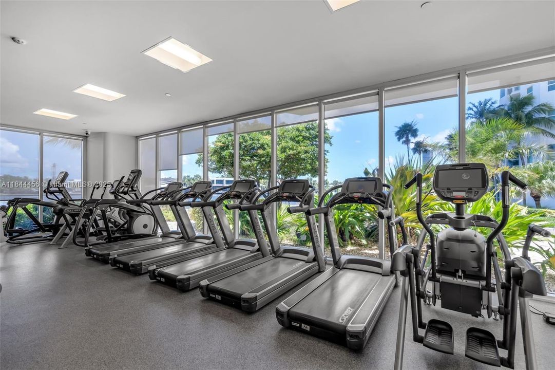 待售: $3,900,000 (6 贝兹, 7 浴室, 6526 平方英尺)