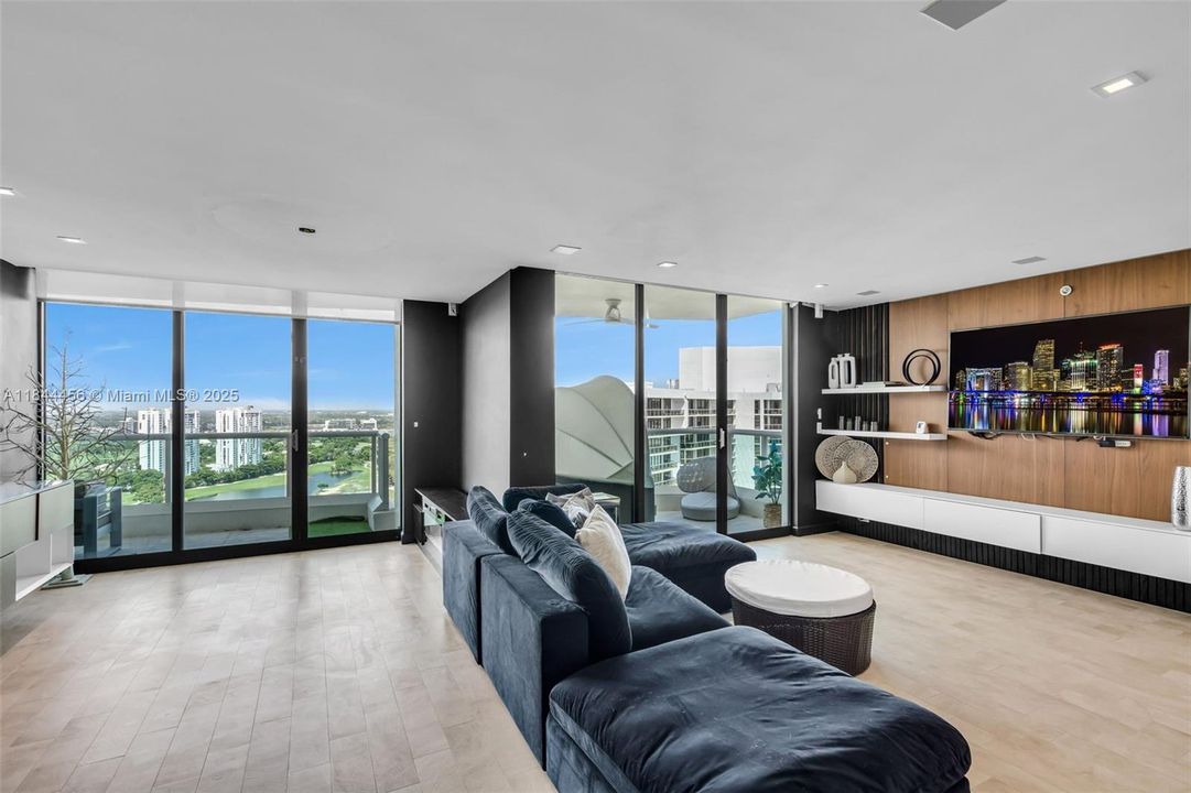 待售: $3,900,000 (6 贝兹, 7 浴室, 6526 平方英尺)