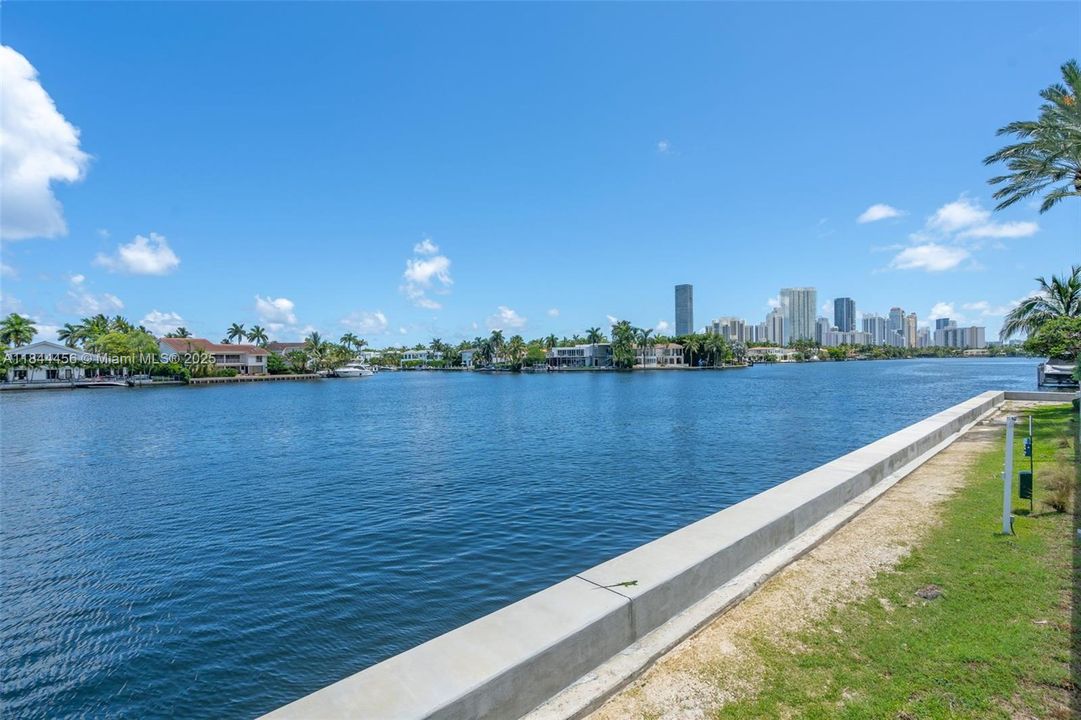 待售: $3,900,000 (6 贝兹, 7 浴室, 6526 平方英尺)