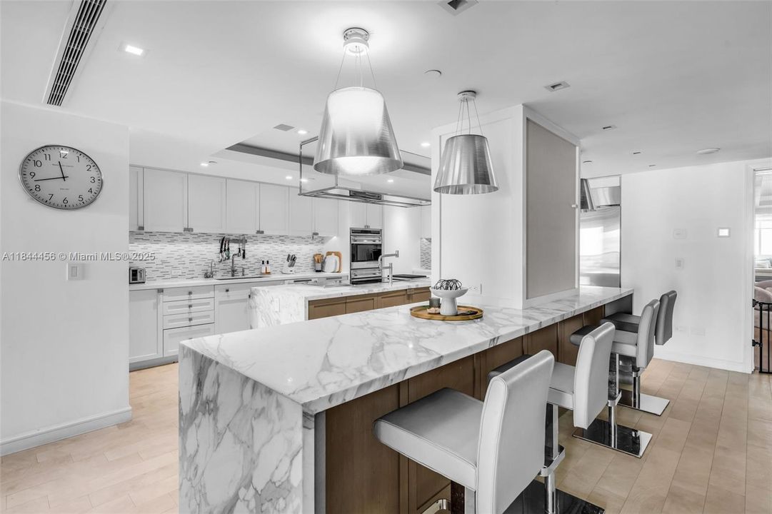 待售: $3,900,000 (6 贝兹, 7 浴室, 6526 平方英尺)