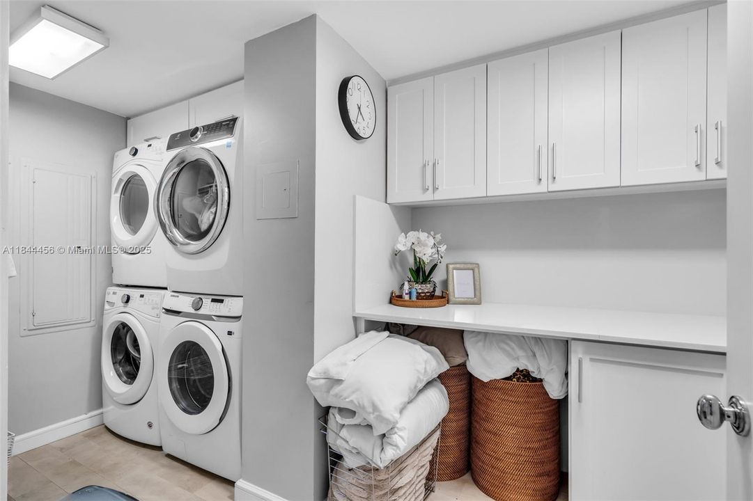 待售: $3,900,000 (6 贝兹, 7 浴室, 6526 平方英尺)