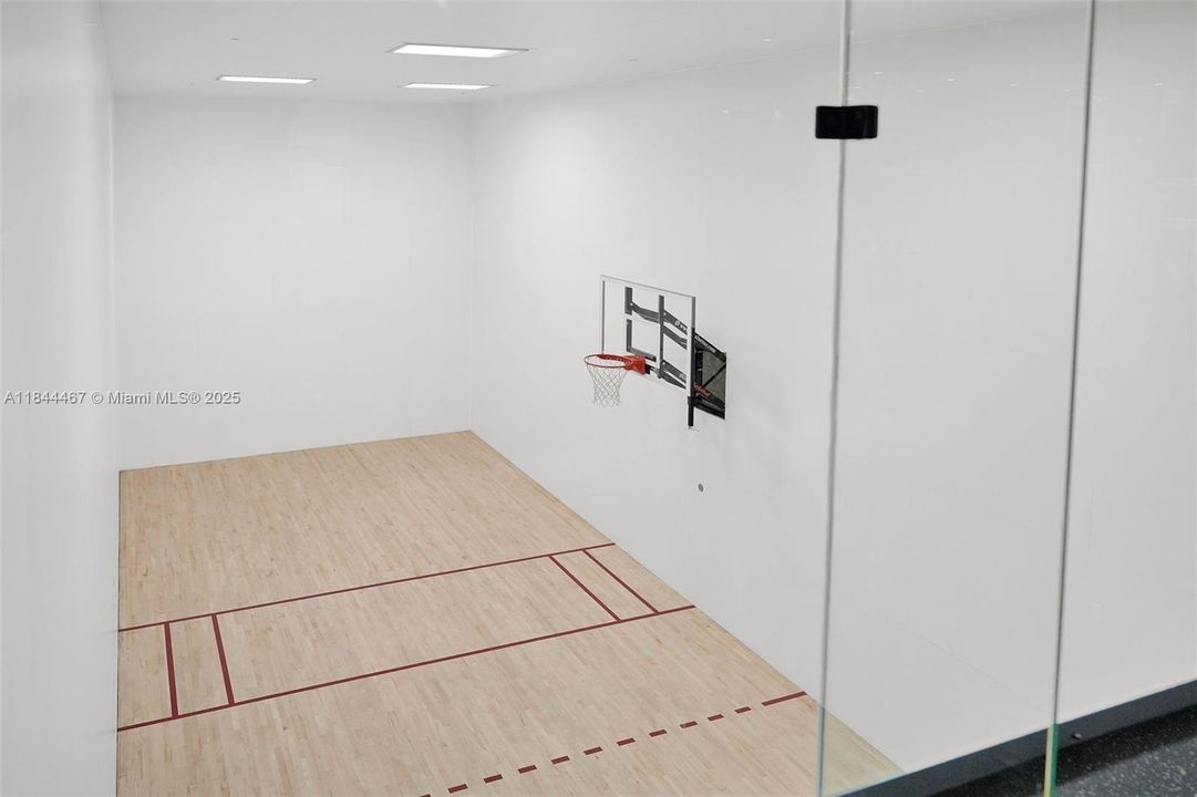 Active With Contract: $12,650 (3 beds, 3 baths, 2591 Square Feet)