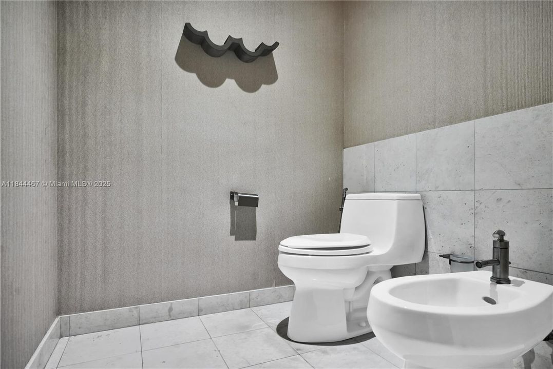 Active With Contract: $12,650 (3 beds, 3 baths, 2591 Square Feet)