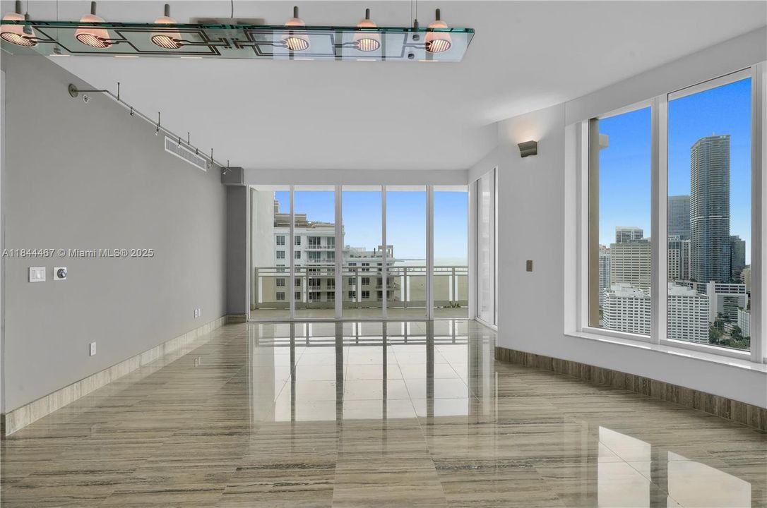 Active With Contract: $12,650 (3 beds, 3 baths, 2591 Square Feet)