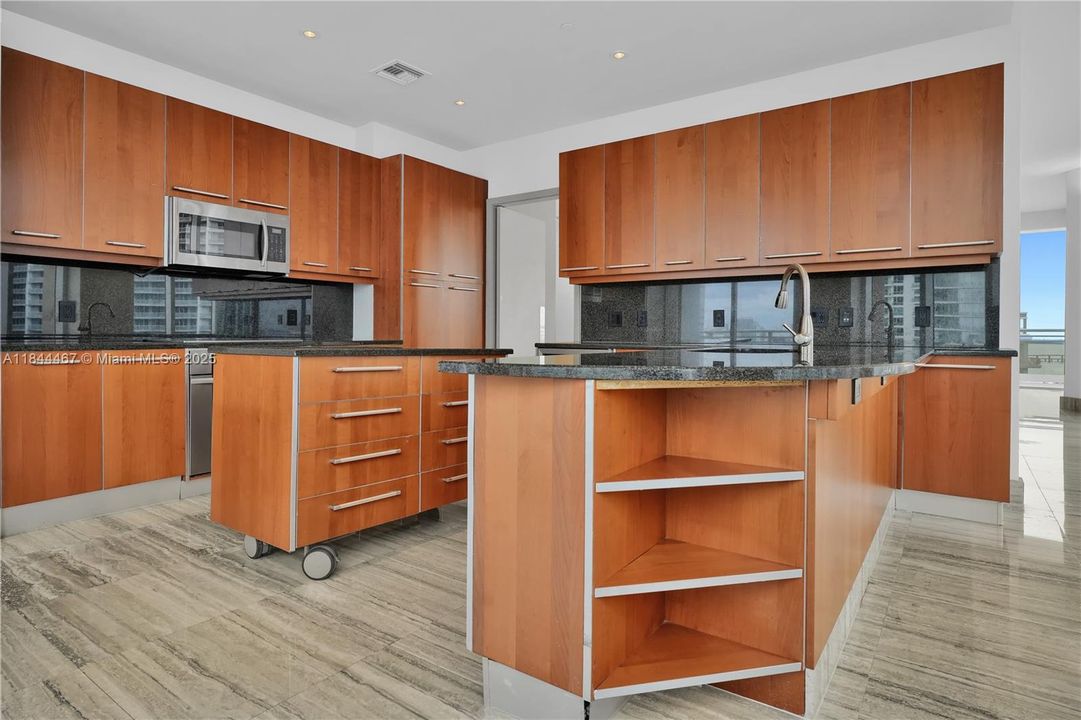 Active With Contract: $12,650 (3 beds, 3 baths, 2591 Square Feet)