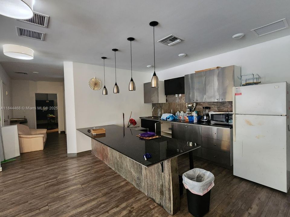 出租: $21 (0 贝兹, 0 浴室, 0 平方英尺)