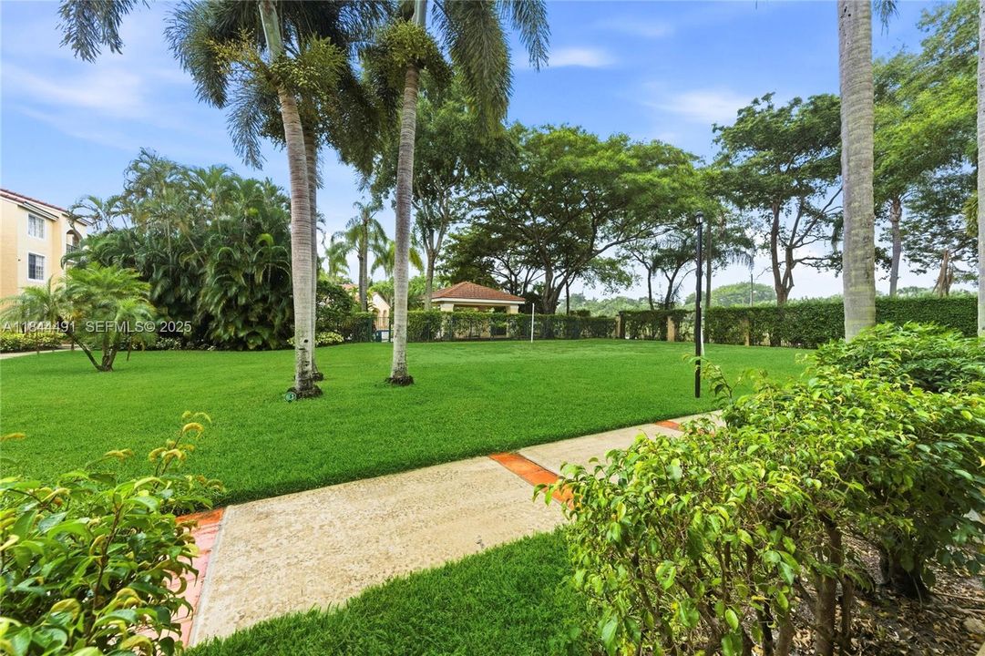 En Venta: $250,000 (2 camas, 2 baños, 1072 Pies cuadrados)