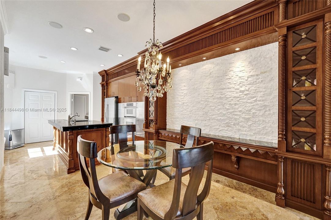 合同活跃: $1,299,000 (3 贝兹, 2 浴室, 2204 平方英尺)