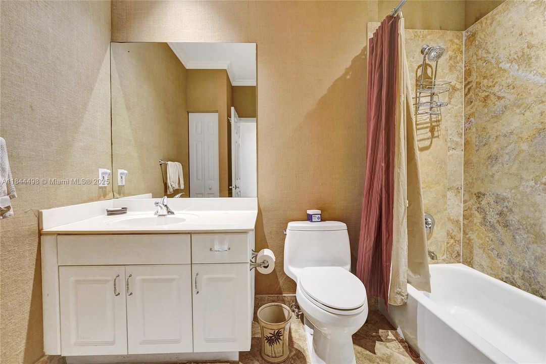 合同活跃: $1,299,000 (3 贝兹, 2 浴室, 2204 平方英尺)