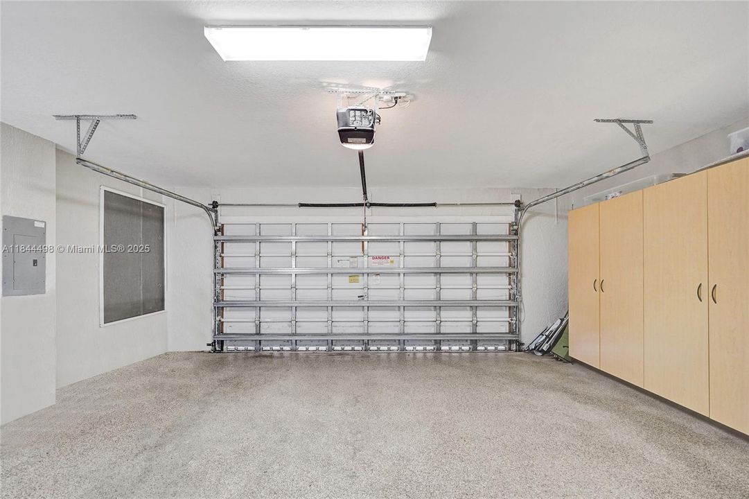 合同活跃: $1,299,000 (3 贝兹, 2 浴室, 2204 平方英尺)