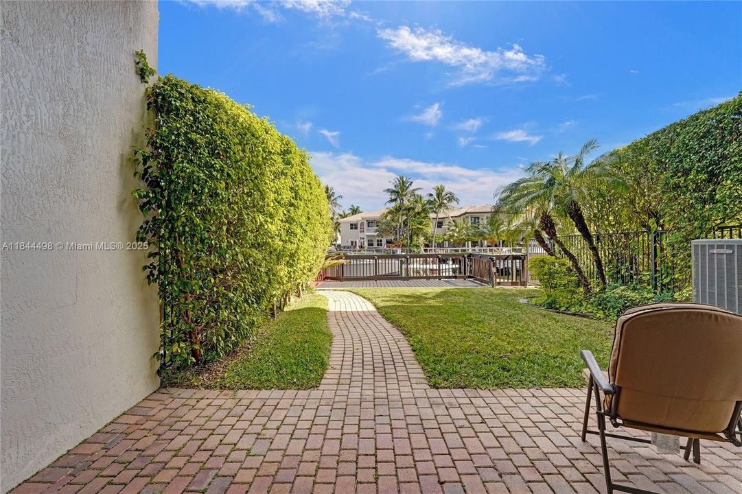 合同活跃: $1,299,000 (3 贝兹, 2 浴室, 2204 平方英尺)