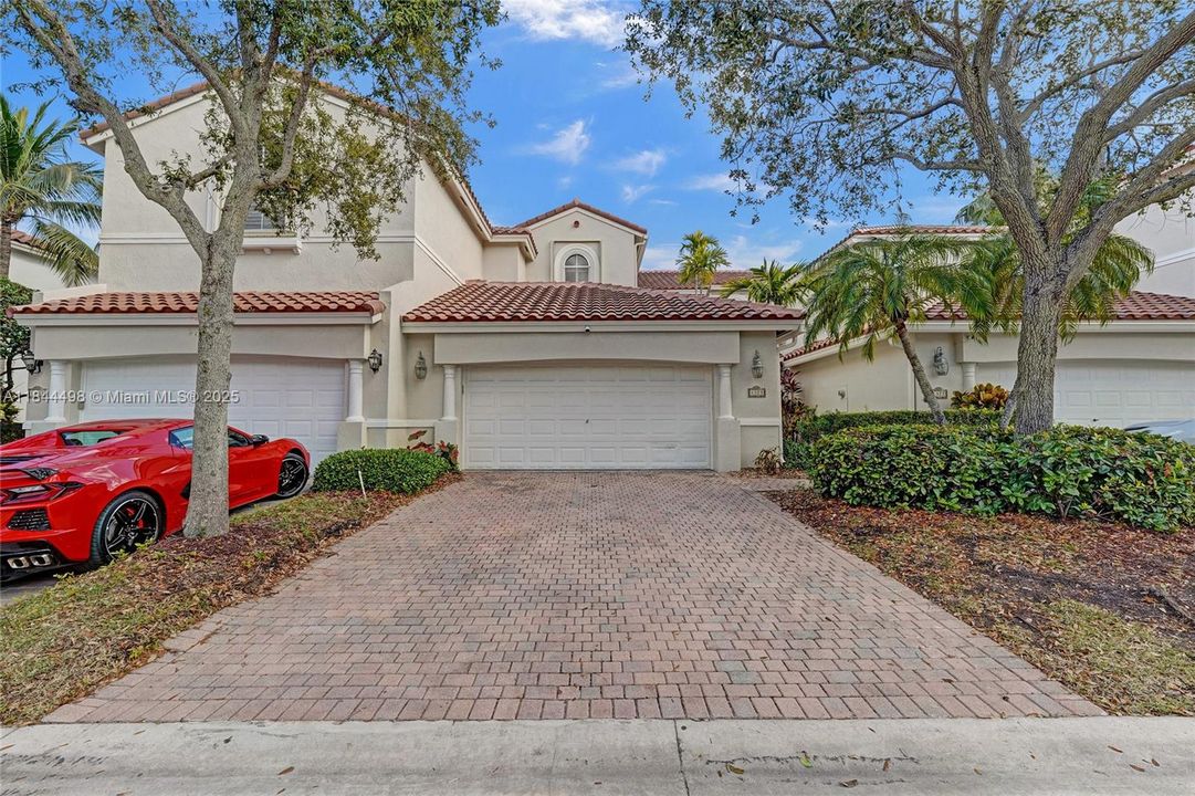 合同活跃: $1,299,000 (3 贝兹, 2 浴室, 2204 平方英尺)