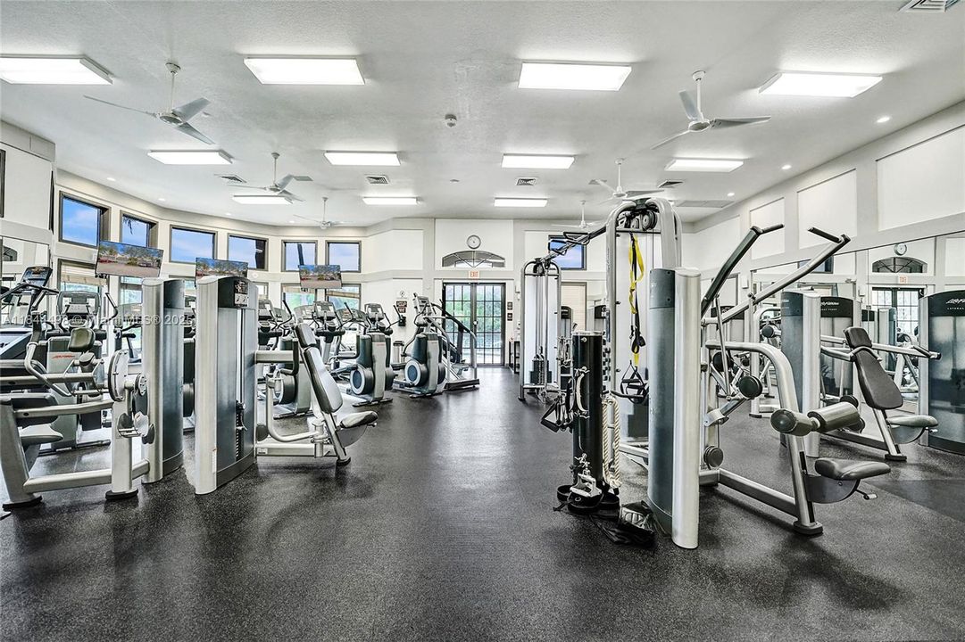 合同活跃: $1,299,000 (3 贝兹, 2 浴室, 2204 平方英尺)