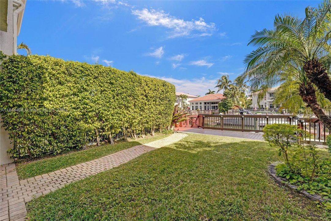 合同活跃: $1,299,000 (3 贝兹, 2 浴室, 2204 平方英尺)