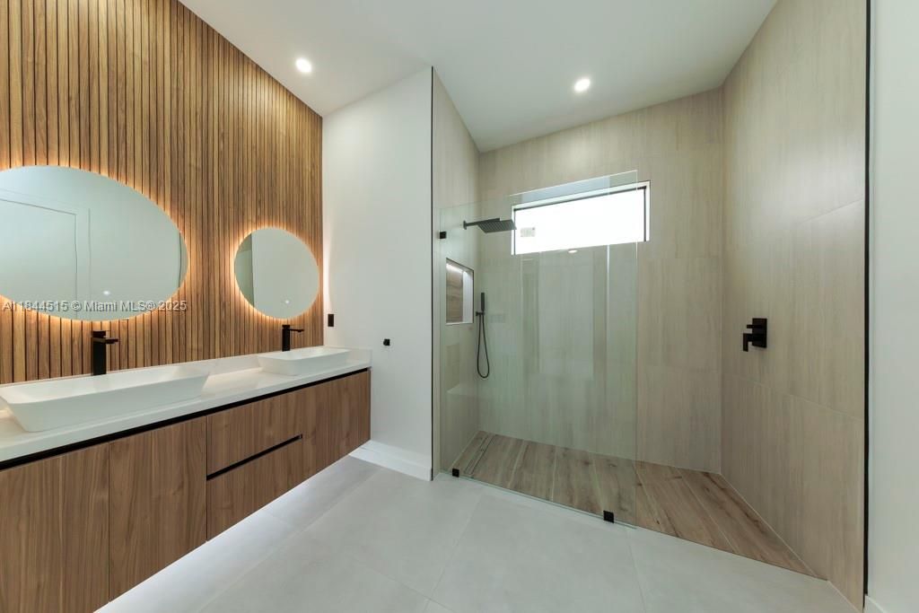 Recently Sold: $522,000 (3 beds, 3 baths, 1804 Square Feet)