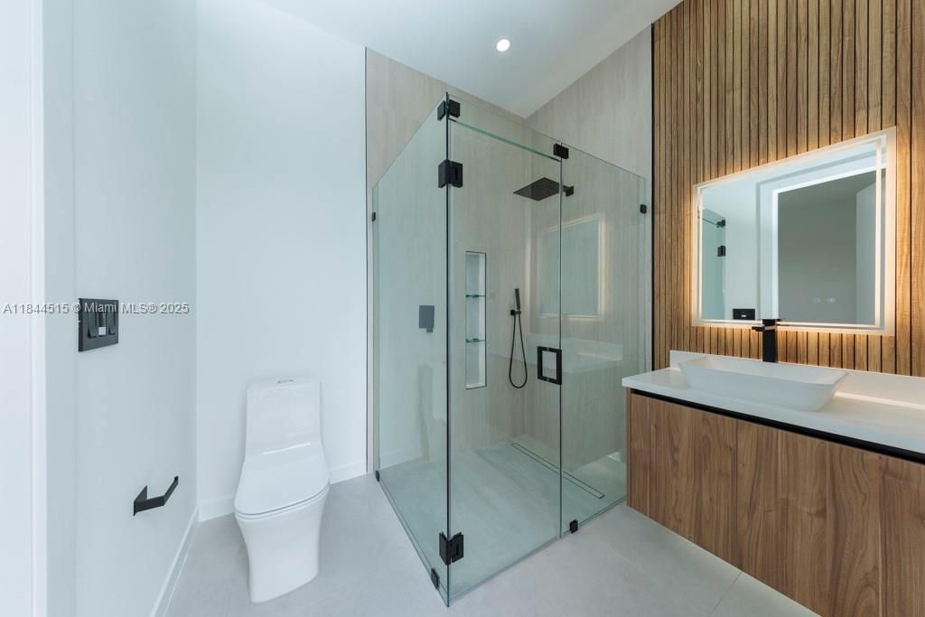 Recently Sold: $522,000 (3 beds, 3 baths, 1804 Square Feet)