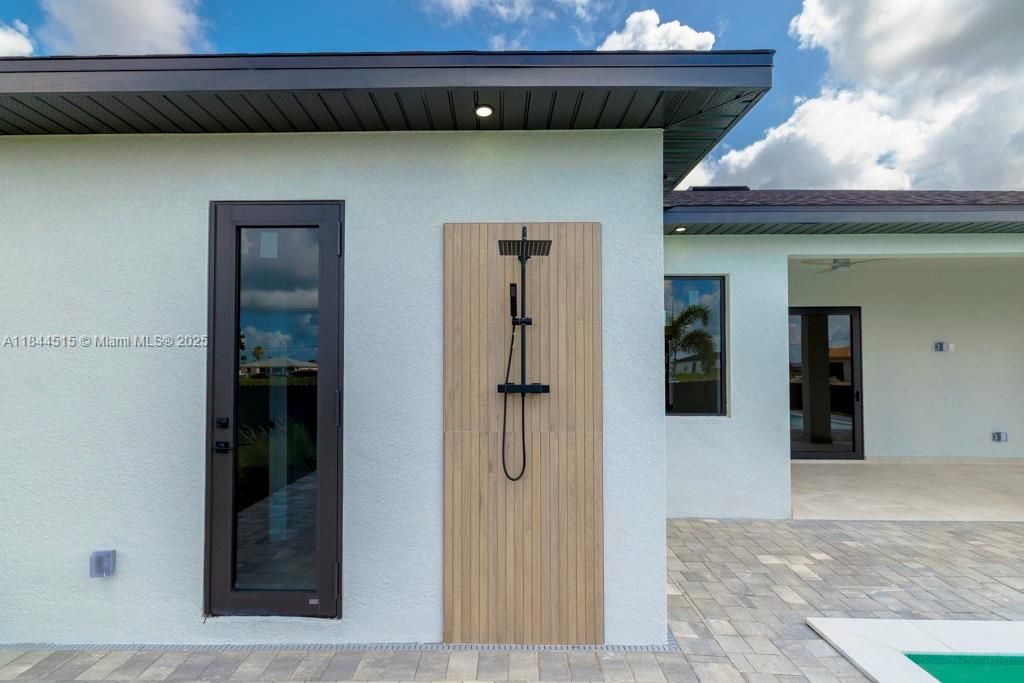 Recently Sold: $522,000 (3 beds, 3 baths, 1804 Square Feet)