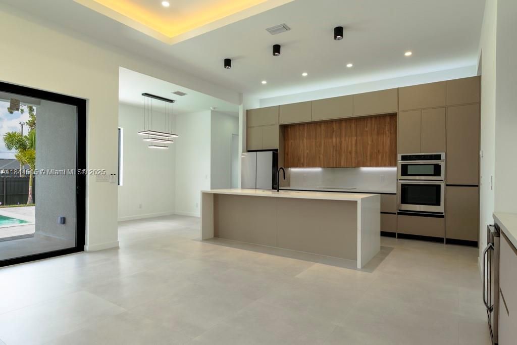 Recently Sold: $522,000 (3 beds, 3 baths, 1804 Square Feet)