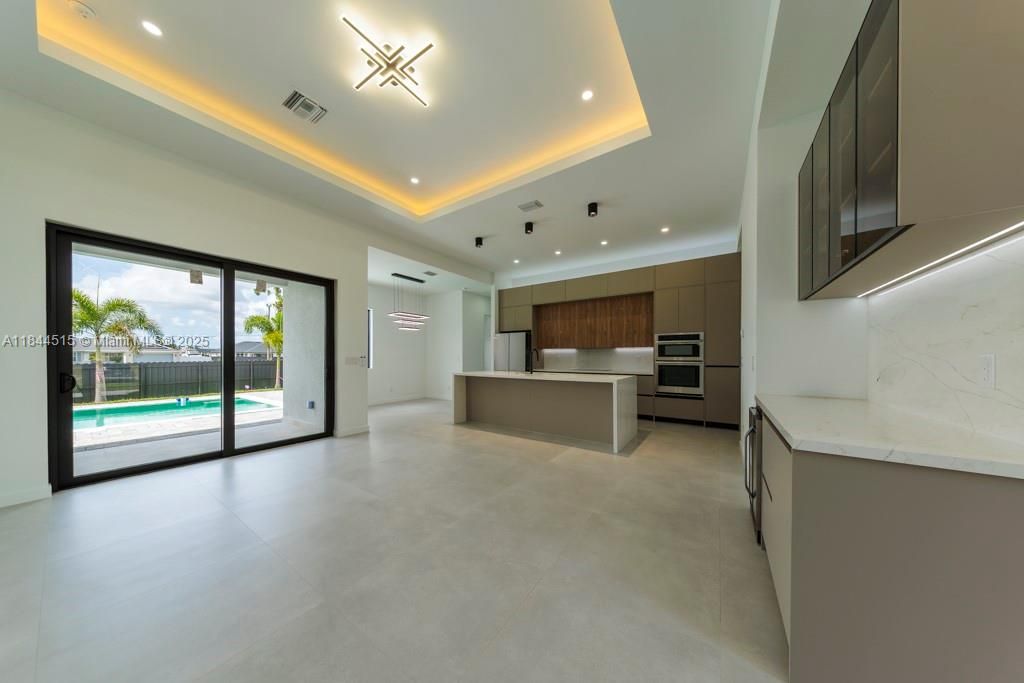 Recently Sold: $522,000 (3 beds, 3 baths, 1804 Square Feet)