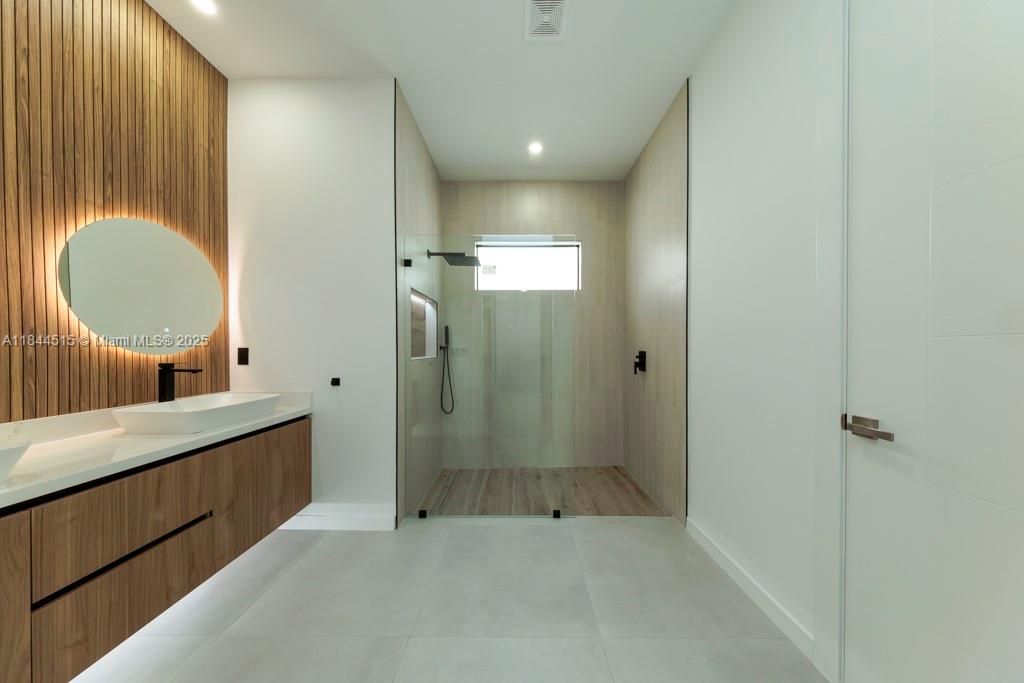 Recently Sold: $522,000 (3 beds, 3 baths, 1804 Square Feet)