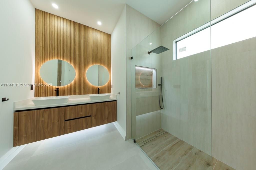 Recently Sold: $522,000 (3 beds, 3 baths, 1804 Square Feet)