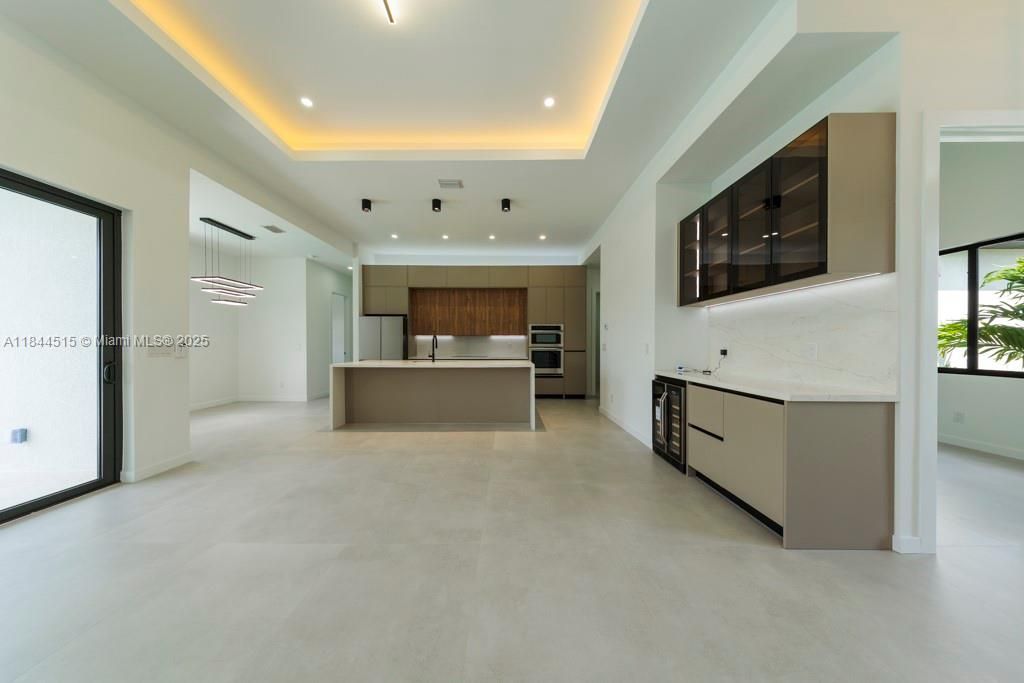 Recently Sold: $522,000 (3 beds, 3 baths, 1804 Square Feet)