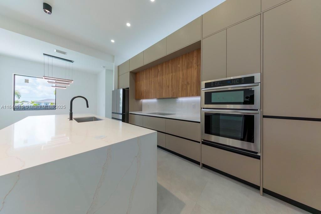 Recently Sold: $522,000 (3 beds, 3 baths, 1804 Square Feet)