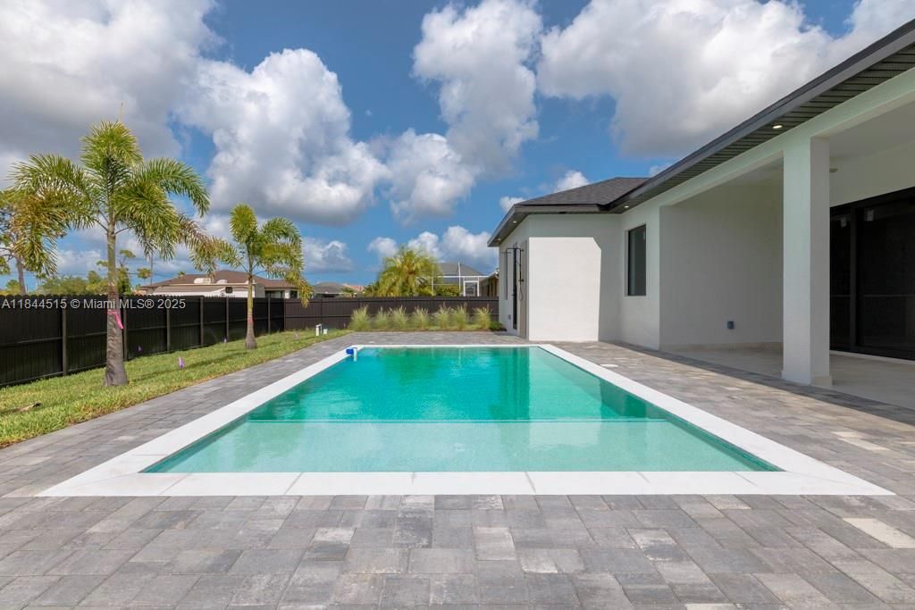 Recently Sold: $522,000 (3 beds, 3 baths, 1804 Square Feet)