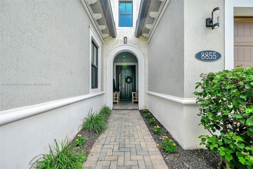 Recently Rented: $6,699 (4 beds, 3 baths, 2774 Square Feet)