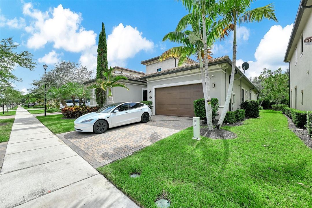 Recently Rented: $6,699 (4 beds, 3 baths, 2774 Square Feet)