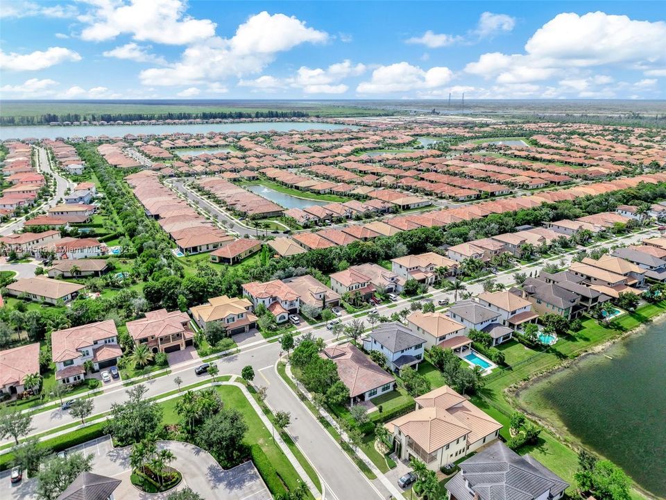 Recently Rented: $6,699 (4 beds, 3 baths, 2774 Square Feet)