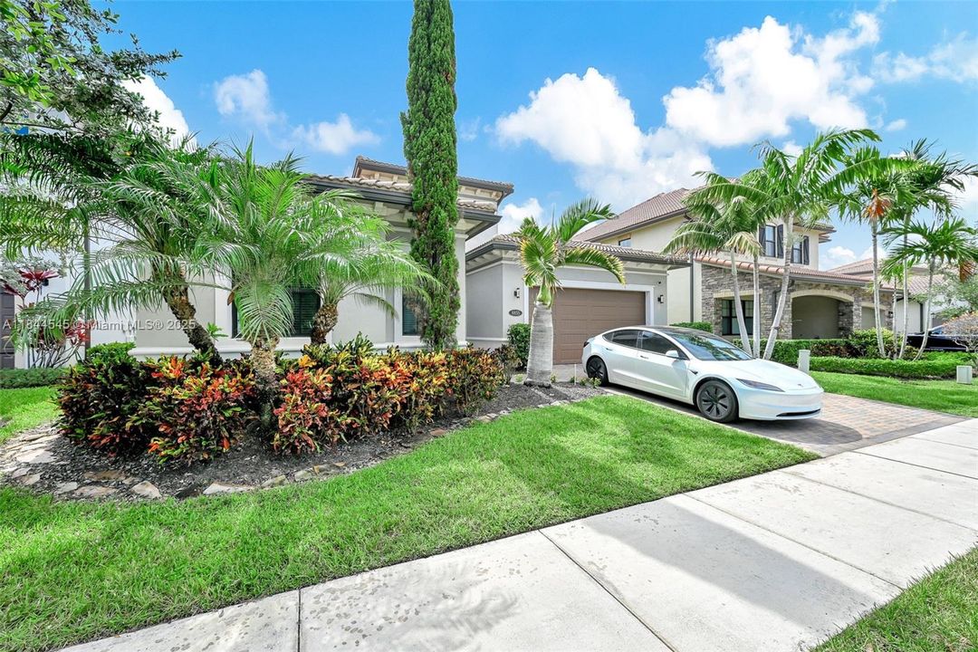 Recently Rented: $6,699 (4 beds, 3 baths, 2774 Square Feet)